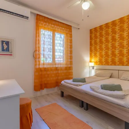 Eufraziana Orange Apartment